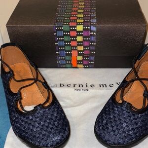 bernie mev. Rigged Connect Dark Blue Woven Flats